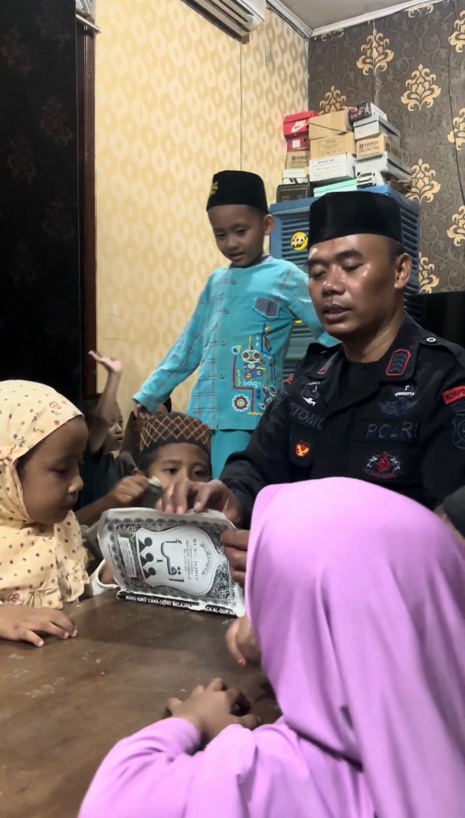 Bripka Ristomo Mengajar Al-Quran untuk Membangun Generasi yang Berakhlak