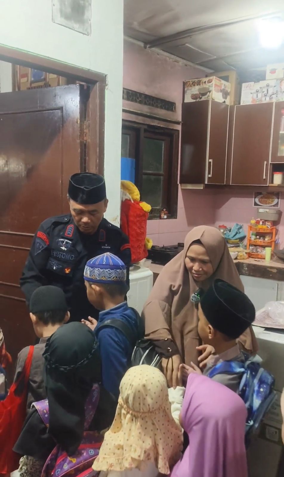 Bripka Ristomo Mengajar Al-Quran untuk Membangun Generasi yang Berakhlak