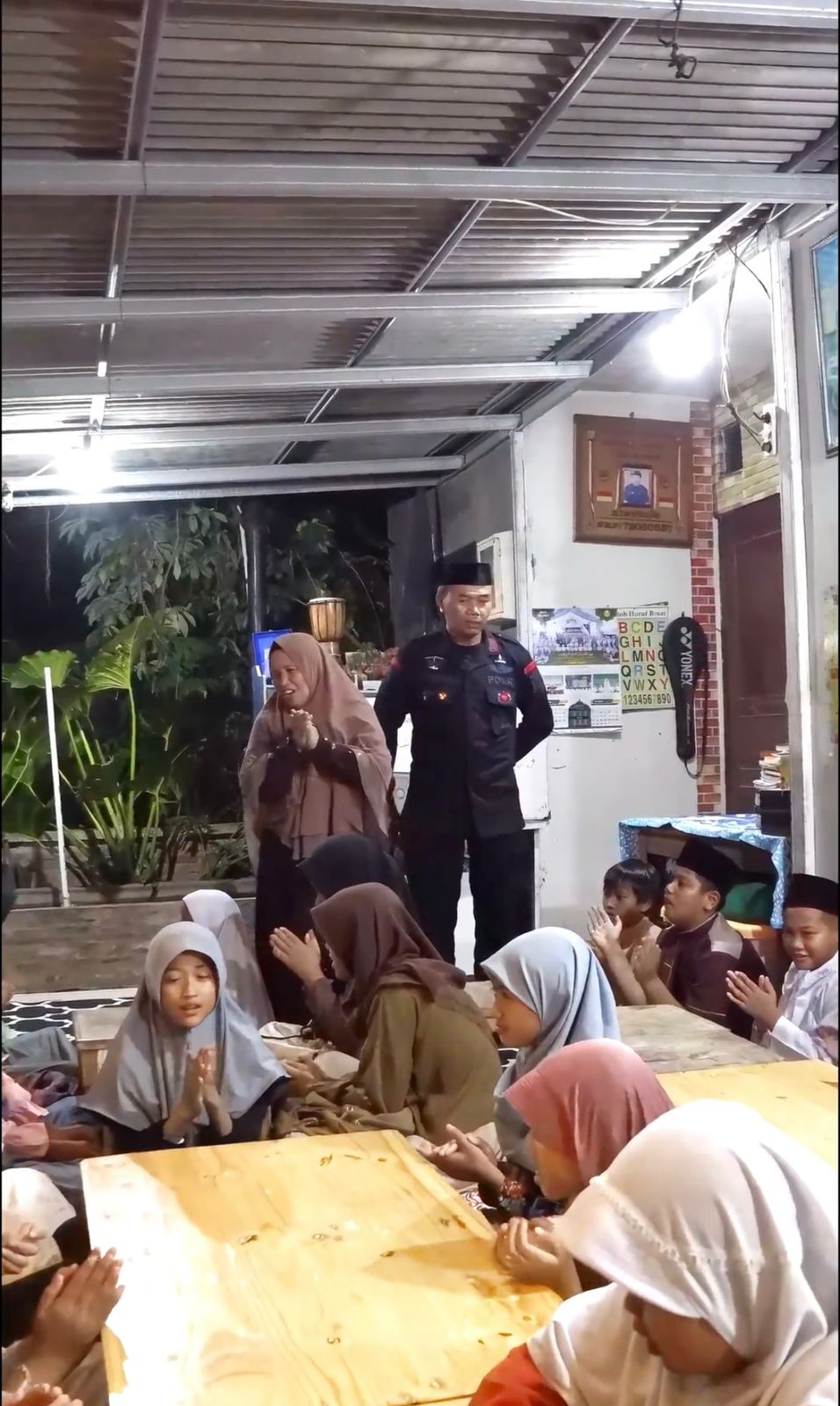 Bripka Ristomo Mengajar Al-Quran untuk Membangun Generasi yang Berakhlak