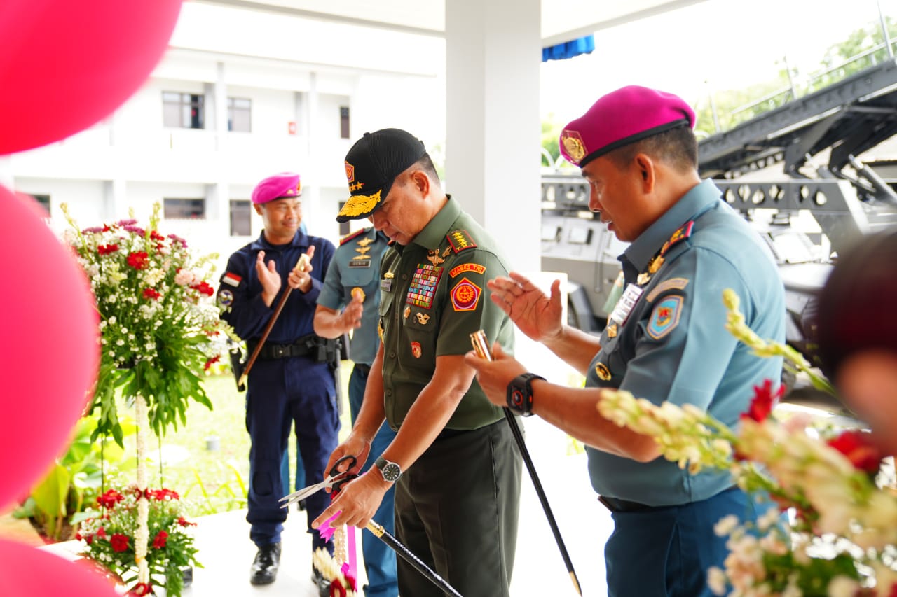 Gebrakan Panglima TNI: Resmikan Gedung Trisula Denjaka