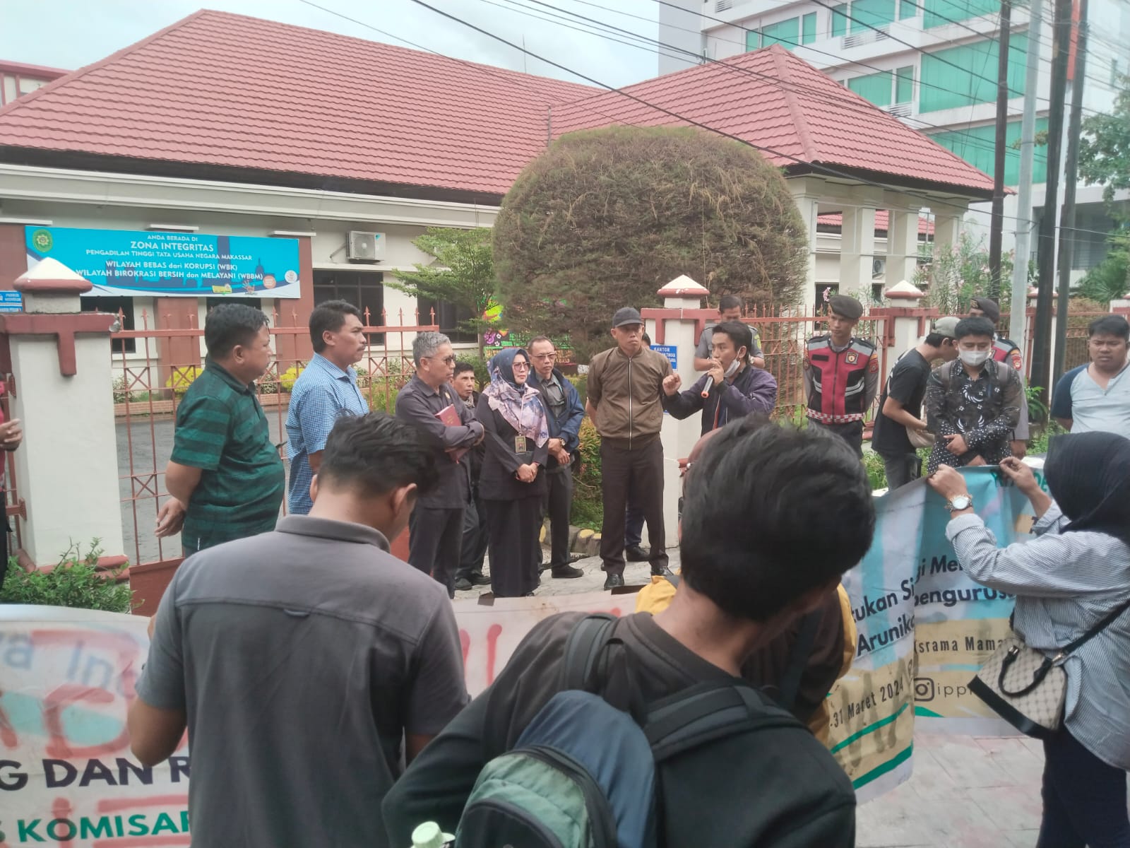 Protes Memanas! Warga Binanga Minta PT TUN Tegakkan Transparansi Hukum