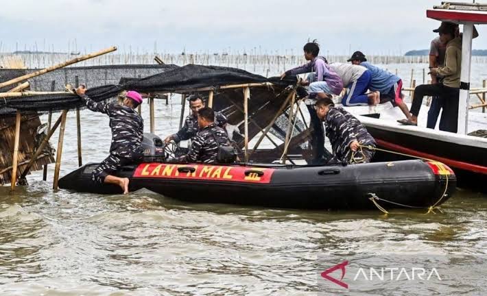 TNI AL Beraksi: Pembongkaran Pagar Laut 13,9 Km Perairan Tangerang Kembali untuk Nelayan 