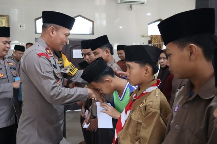 Polres Way Kanan Perkokoh Keimanan melalui Peringatan Isra Mi'raj 1446 H di Masjid Darul Fattah