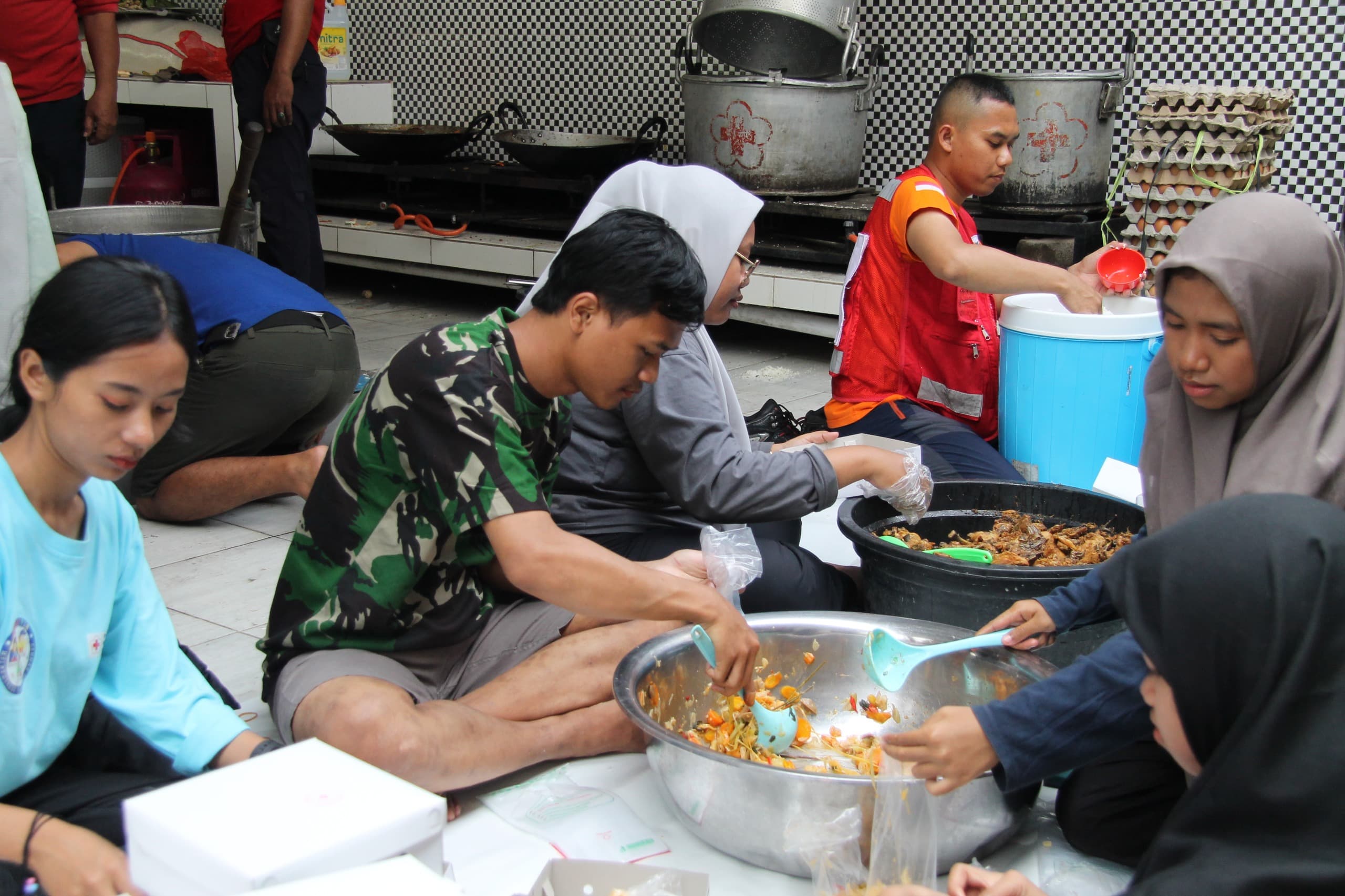 Respon Cepat PMI: Ribuan Makanan dan Logistik untuk Korban Banjir