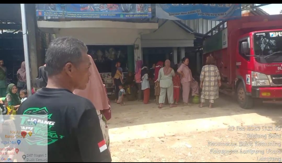 Antrean Panjang Demi Gas 3kg Bersubsidi, Ibu Rumah Tangga di Tanjung Baru Berjuang Mendapatkan Kepastian