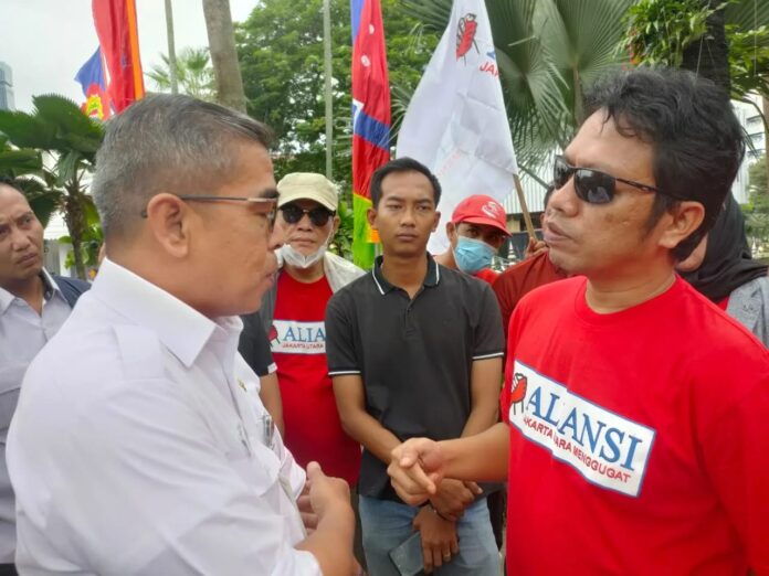 Korban Terus Berjatuhan, Warga Plumpang Tuntut Pemprov Tegas Atasi Truk Trailer