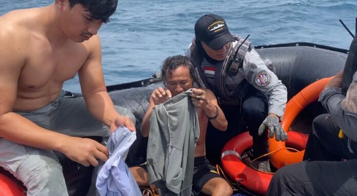 Bakamla RI Sukses Evakuasi Korban Kapal Tenggelam dan Tongkang Hanyut di Perairan Banten