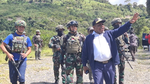 Satgas Yonif 112/DJ dan Pj Bupati Puncak Jaya aktif Fasilitasi Mediasi Konflik dengan komitmen tinggi.