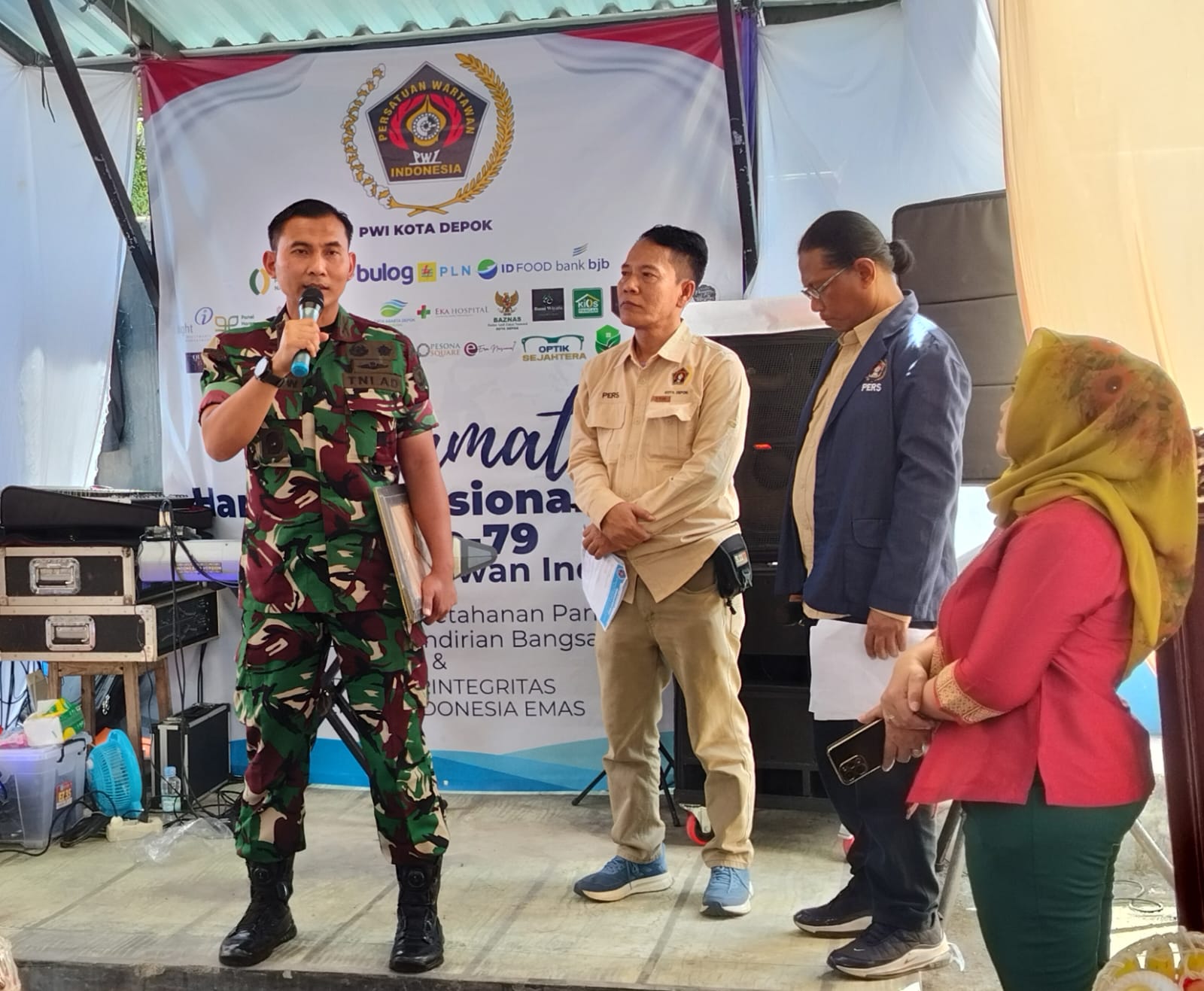 Dandim Depok Kolonel Iman Widhiarto Mendapatkan Penghargaan Ketahanan Pangan dari PWI Depok
