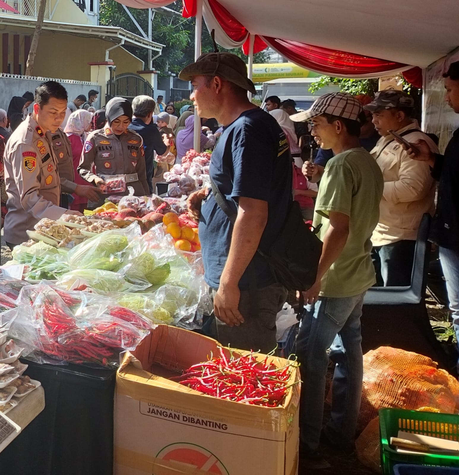 AKP Elly Padiansari Terima Piagam Penghargaan Penggerak Keselamatan Berlalulintas dari PWI Depok Pada Acara HPN 2025