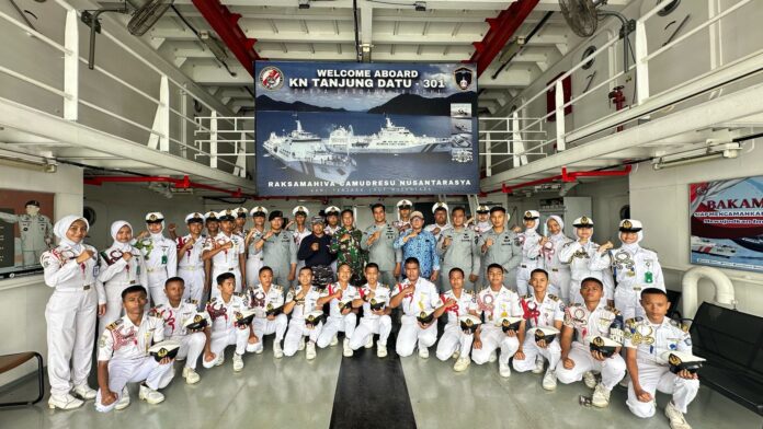 Penuh Wawasan, Siswa SMK 4 Cilegon Belajar Keamanan Laut di KN Tanjung Datu-301