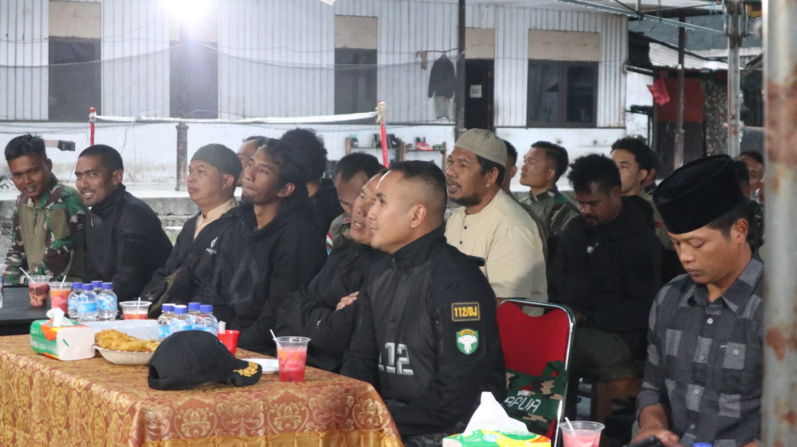 TNI AD Perkuat Persaudaraan, Satgas Yonif 112/DJ dan Yonif 715/Motuliato Teguh dan Bersatu