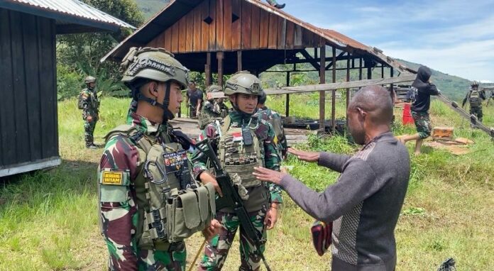 Peduli dan Bertindak: Satgas Yonif 112/DJ Wujudkan Harapan Warga Lewat Renovasi Rumah