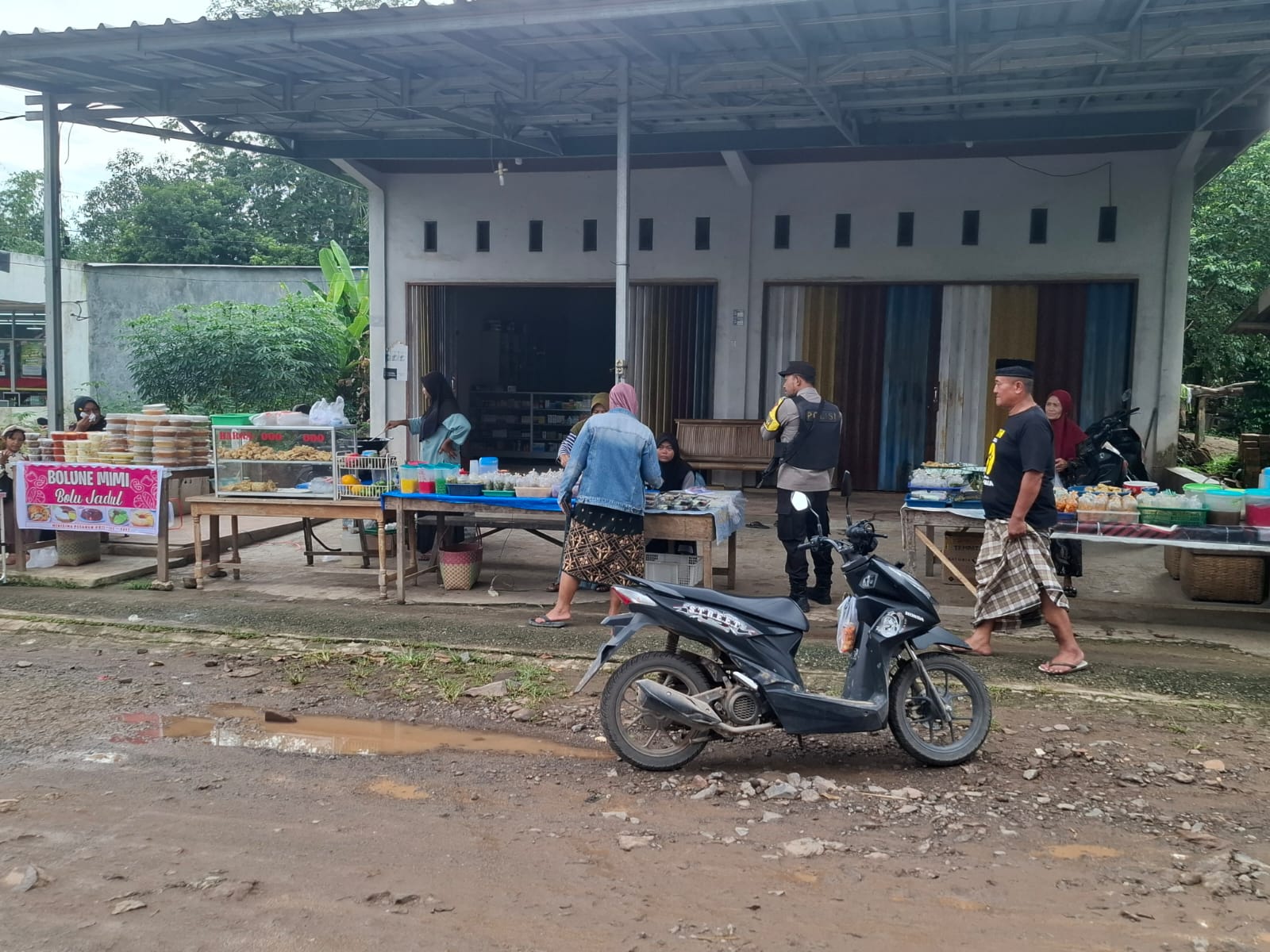 Hadir di Tengah Warga, Polsek Buay Bahuga Pastikan Keamanan Ramadhan
