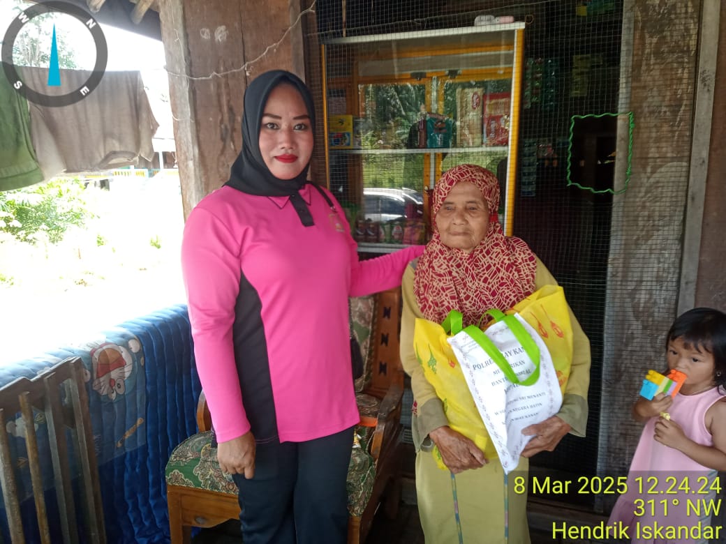 Polsek Negara Batin dan Bhayangkari Hadir Langsung Bantu Warga Srimenanti