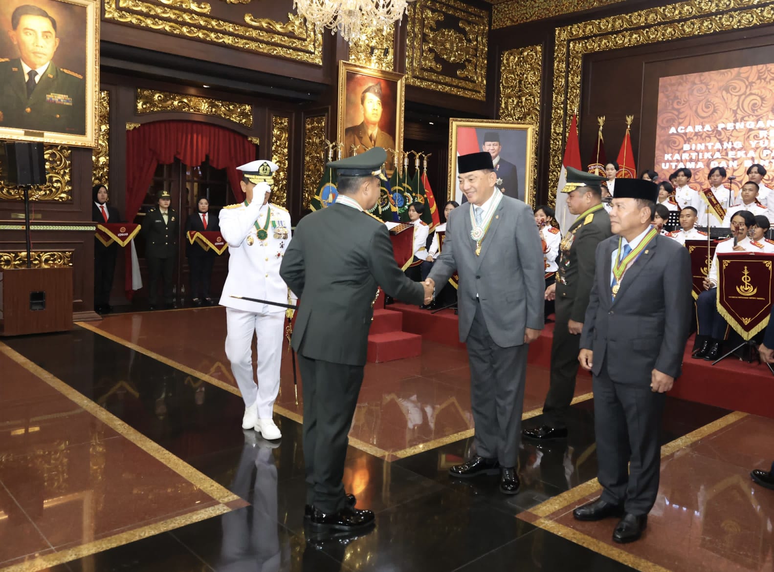 Panglima TNI Anugerahkan Tanda Kehormatan untuk Menhan dan Kepala BIN atas Dedikasi Nasional