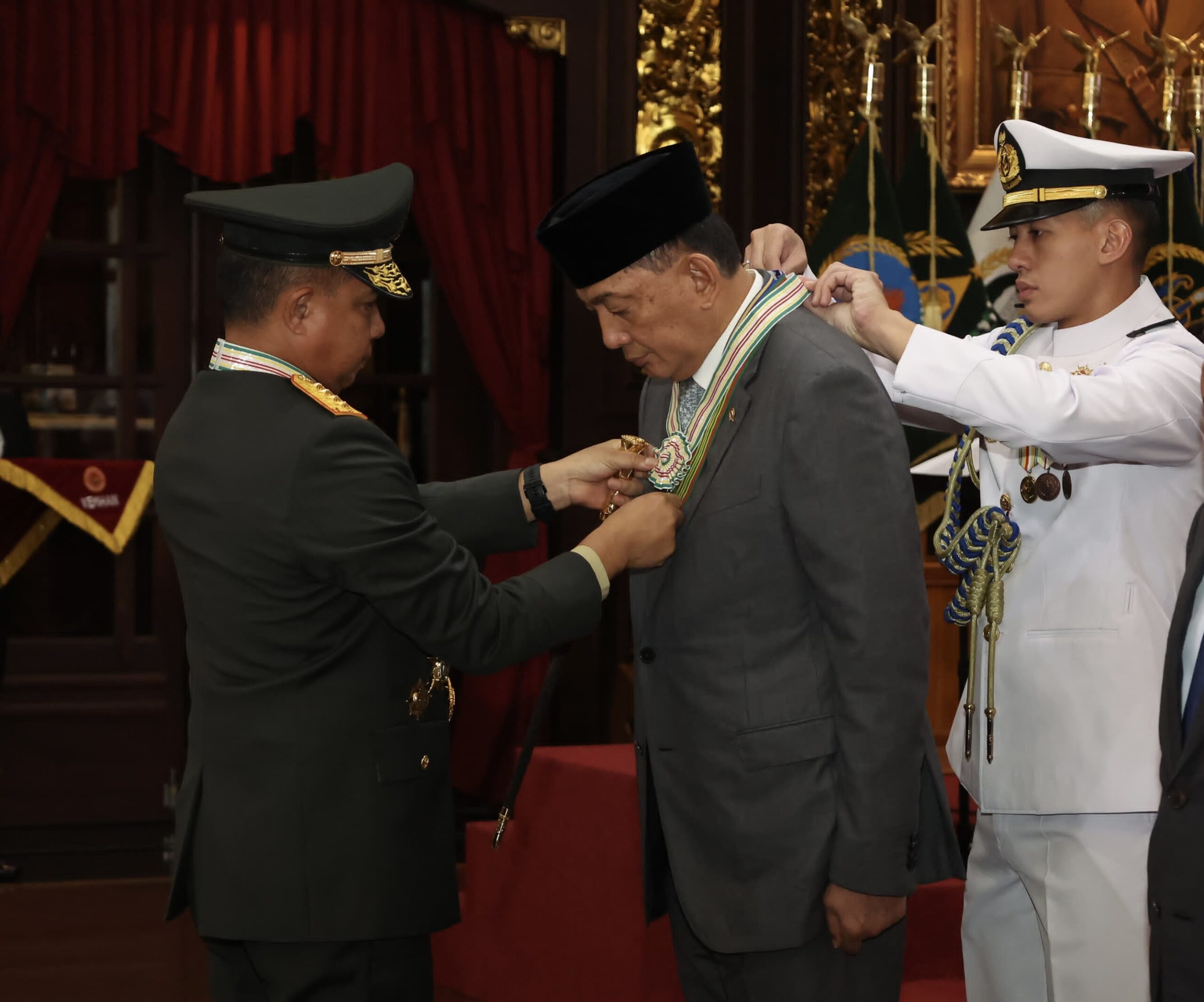 Panglima TNI Anugerahkan Tanda Kehormatan untuk Menhan dan Kepala BIN atas Dedikasi Nasional