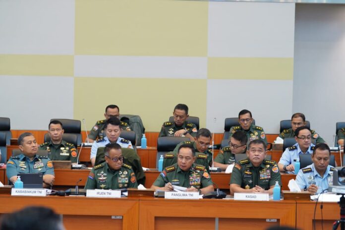 Panglima TNI Tekankan Urgensi Revisi Undang-Undang TNI dalam RDP DPR