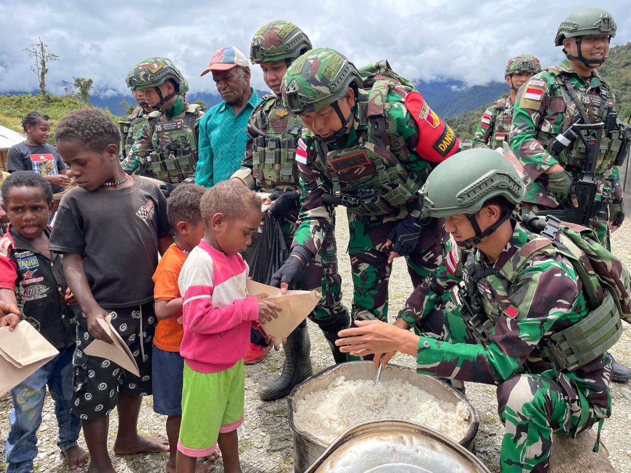 Satgas Yonif 715/Mtl, Sahabat Rakyat dalam Pengabdian di Tanah Papua