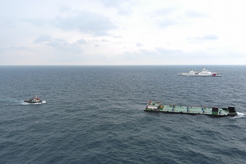 Lawan Cuaca Ekstrem, KN Tanjung Datu-301 Berhasil Selamatkan Awak Kapal yang Terombang-ambing