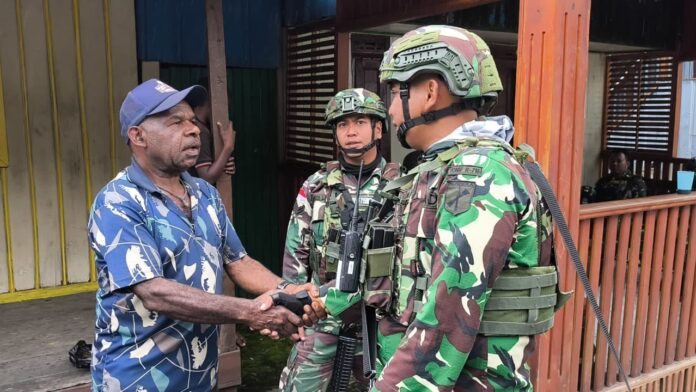 Dekat dan Peduli: Satgas Yonif 715 Berbagi dan Mendengar Warga Distrik Mulia