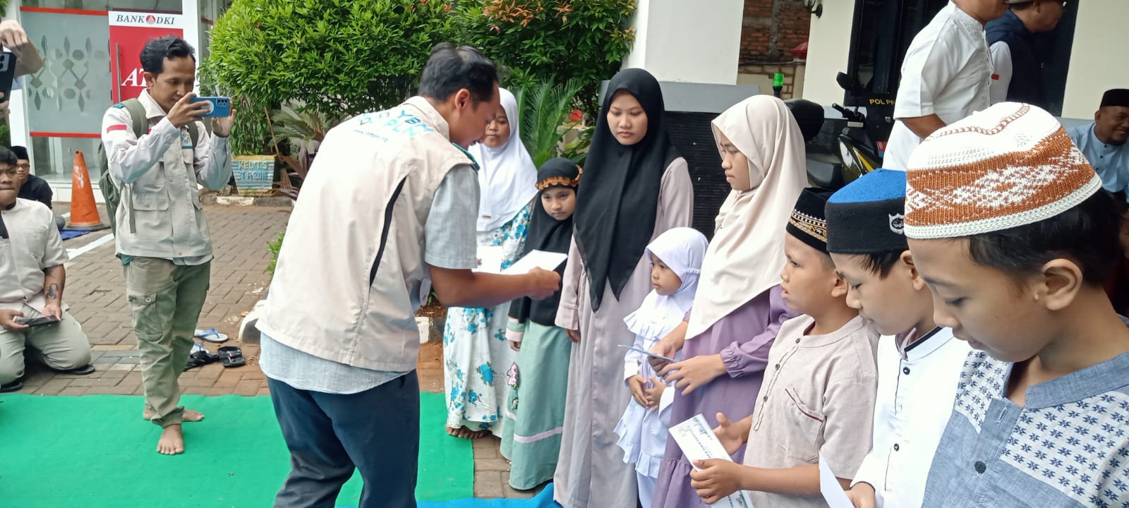 Ramadan Penuh Makna, PLN Peduli dan Karang Taruna Bagikan Kebahagiaan Kepada 50 Anak Yatim