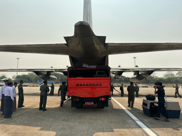 Hercules C-130 Tempuh 12 Jam Bawa Bantuan 10 Ton untuk Korban Gempa Myanmar