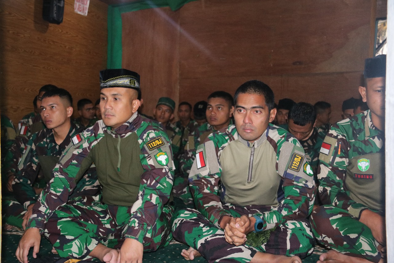Satgas Yonif 112/DJ Tunjukkan Harmoni dan Loyalitas dalam Momen Fitri