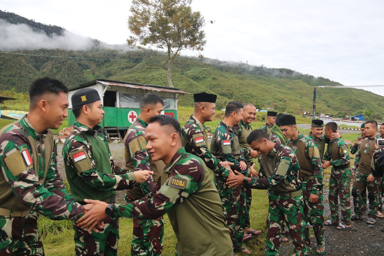 Satgas Yonif 112/DJ Tunjukkan Harmoni dan Loyalitas dalam Momen Fitri
