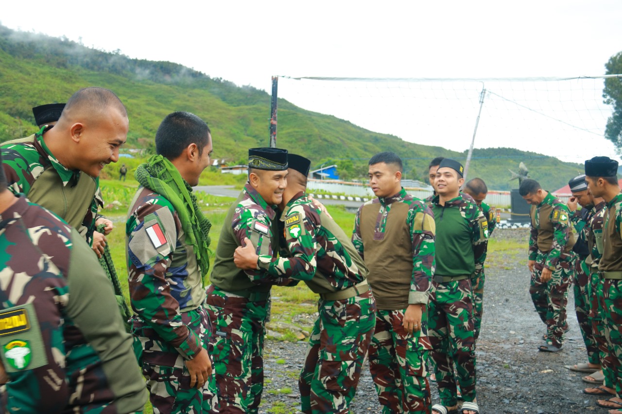 Satgas Yonif 112/DJ Tunjukkan Harmoni dan Loyalitas dalam Momen Fitri
