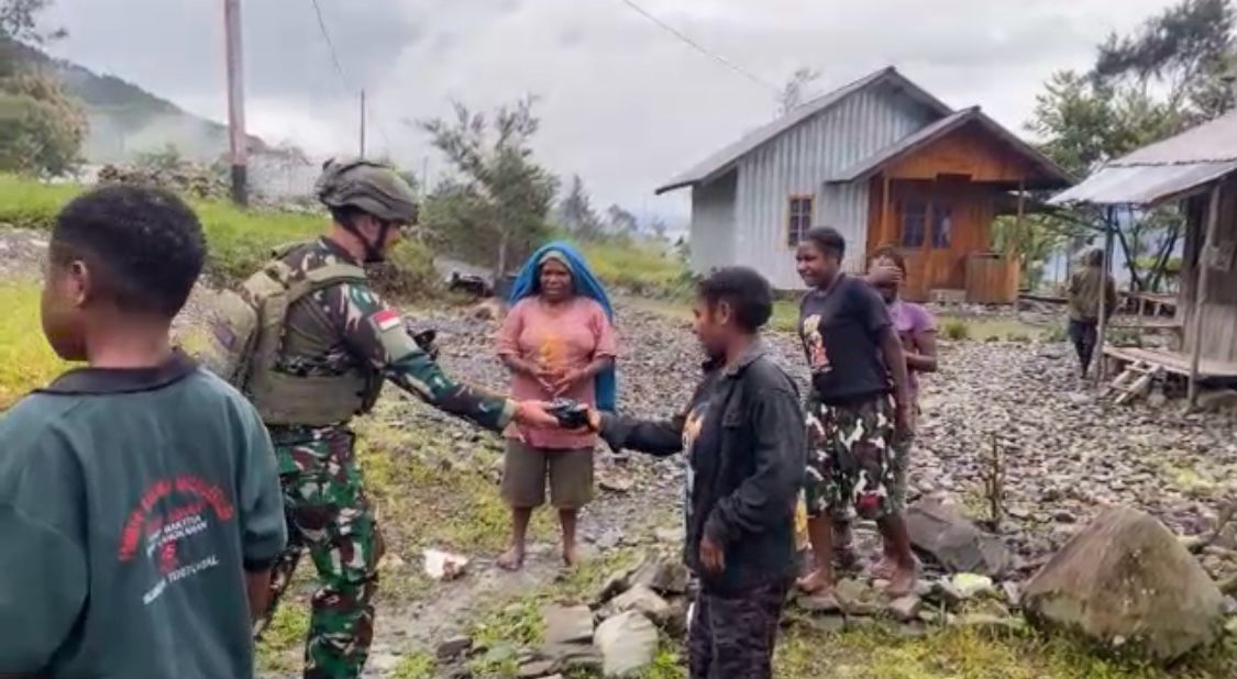 Prajurit Yonif 112 TNI AD Gencarkan Program Gizi dan Kesehatan Gratis di Papua Tengah