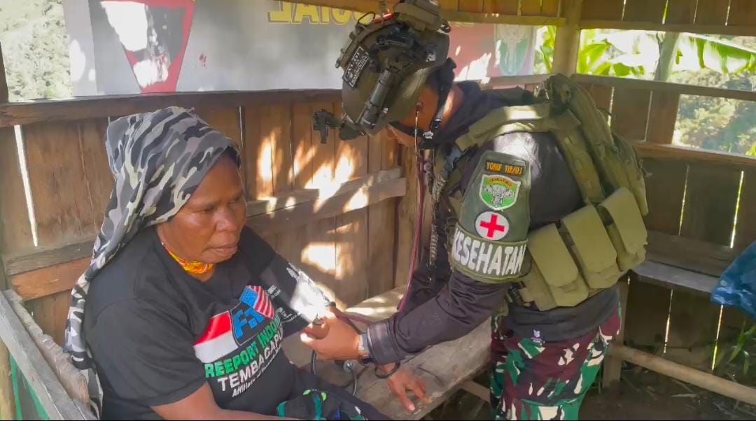Prajurit Yonif 112 TNI AD Gencarkan Program Gizi dan Kesehatan Gratis di Papua Tengah