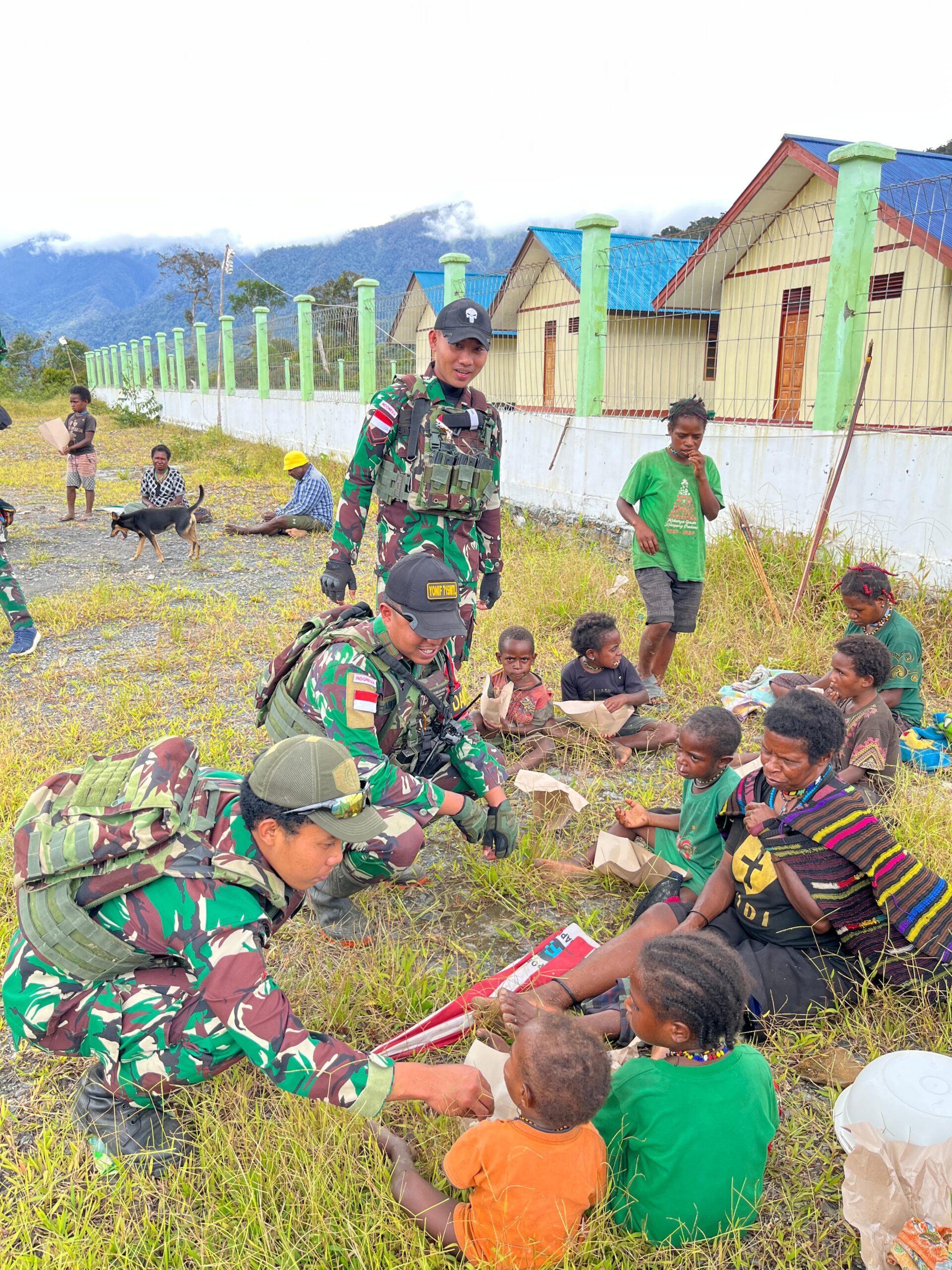 Satgas Yonif 715/Mtl Ciptakan Suasana Aman dan Harmonis di Kampung Tirineri Puncak Jaya