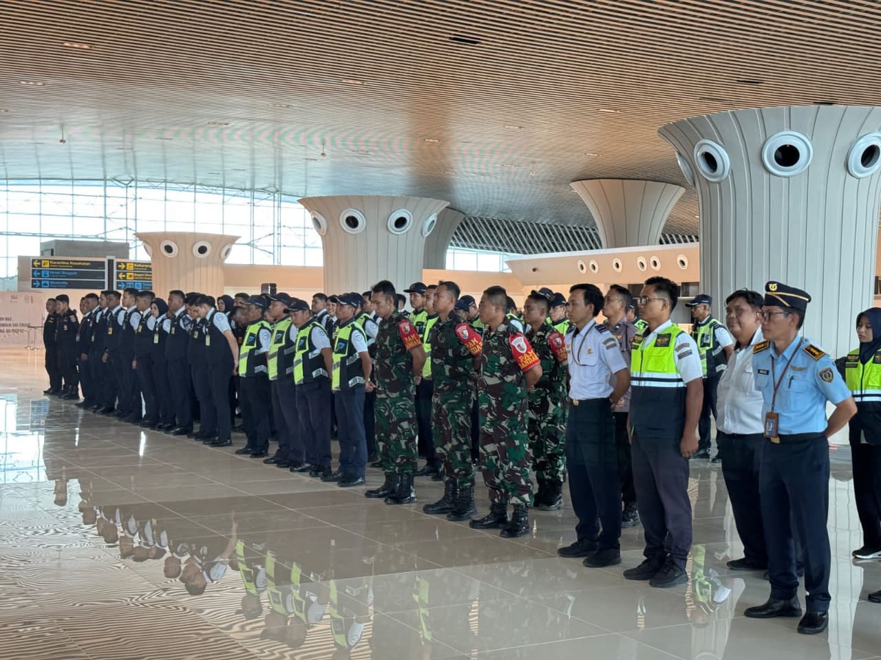 Pengamanan Arus Lebaran di Bandara Sultan Hasanuddin Berjalan Aman dan Tertib Berkat Kolaborasi Kuat