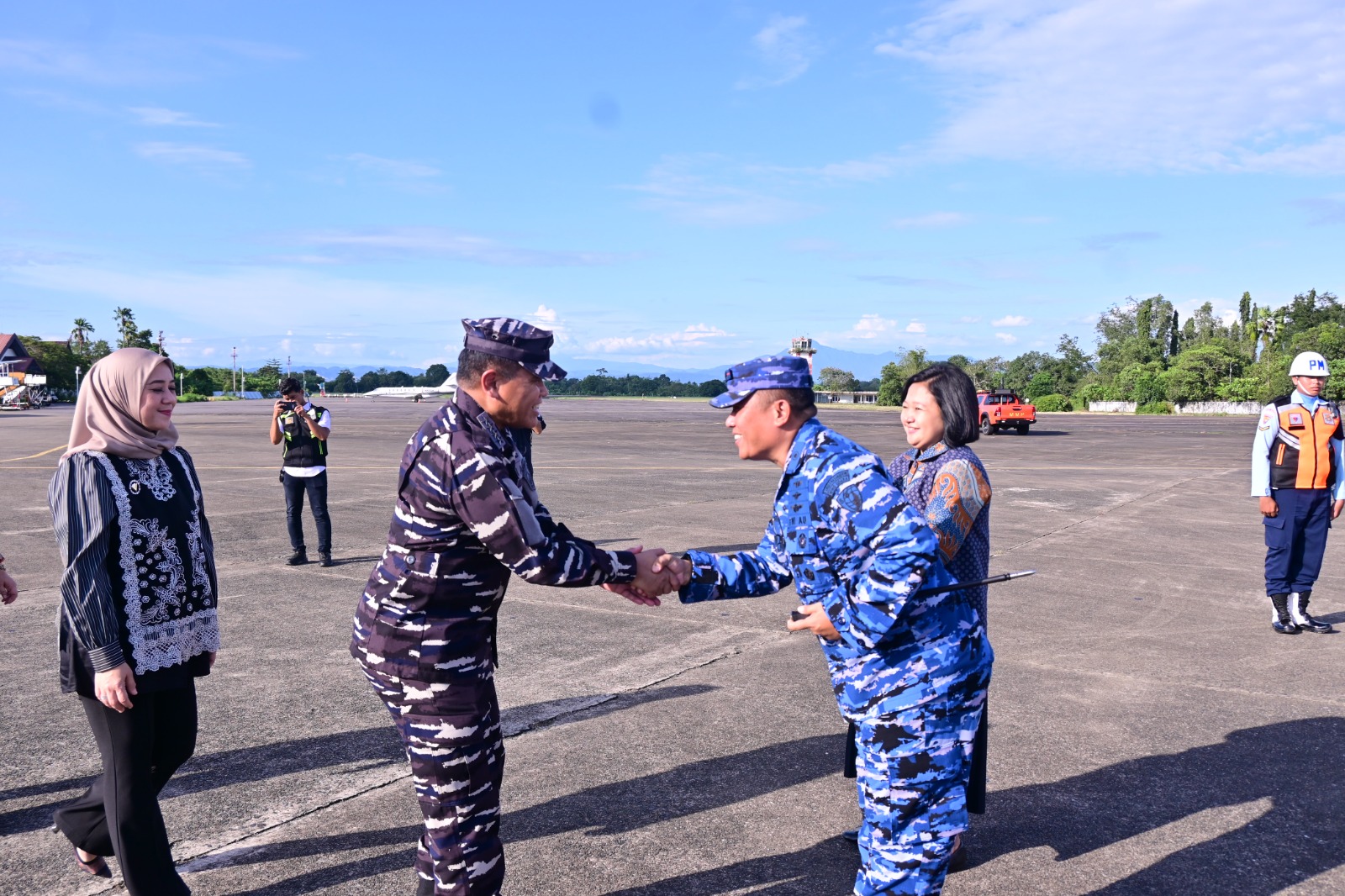Momentum Harmoni TNI Dalam Pengawalan VVIP Keberangkatan Kasal dari Makassar