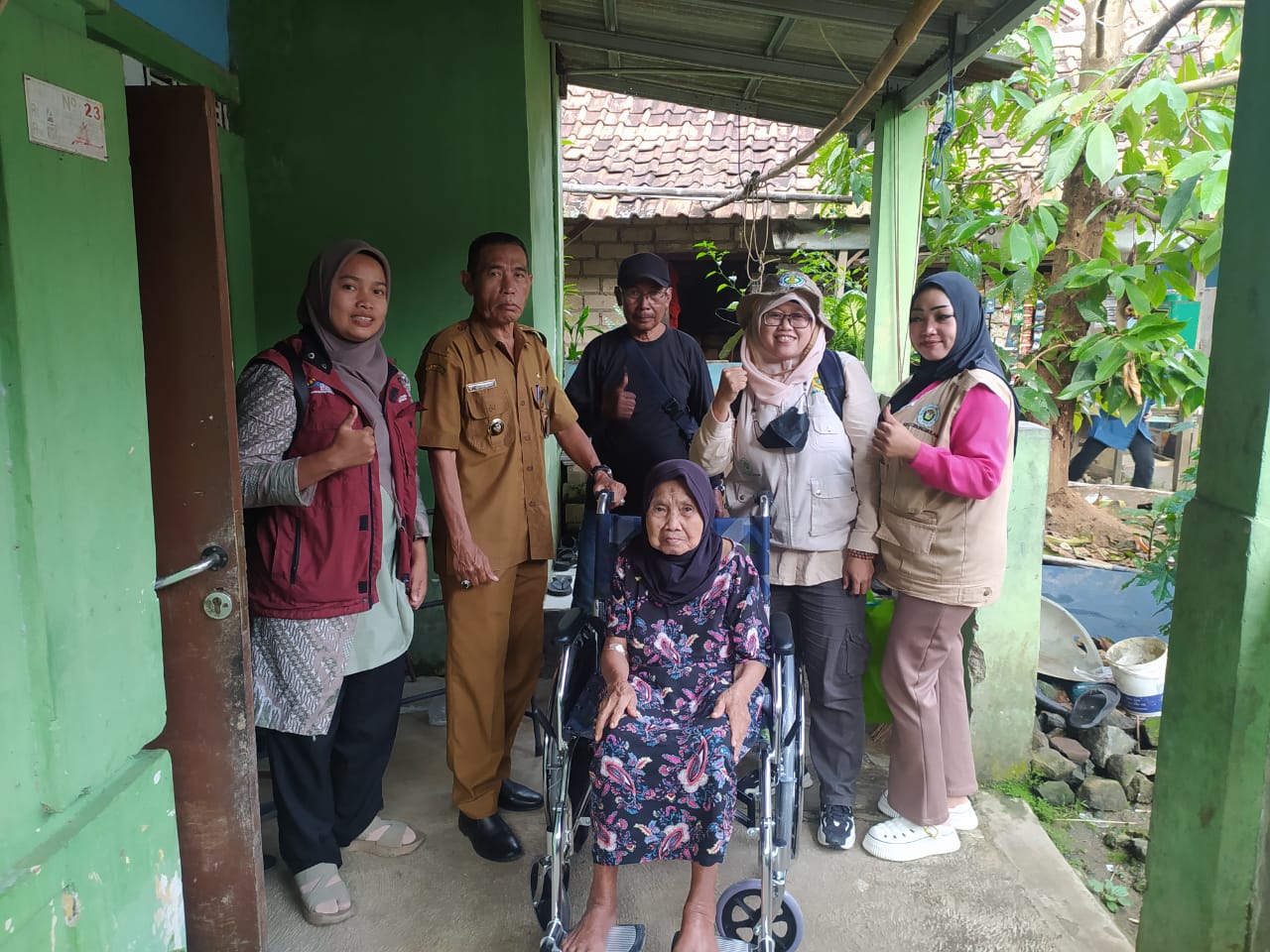 Kepedulian Desa Cimanggu 2 Wujudkan Harapan Lewat Bantuan Kursi Roda