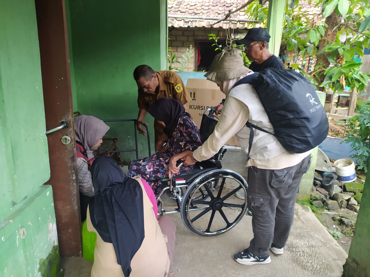 Kepedulian Desa Cimanggu 2 Wujudkan Harapan Lewat Bantuan Kursi Roda
