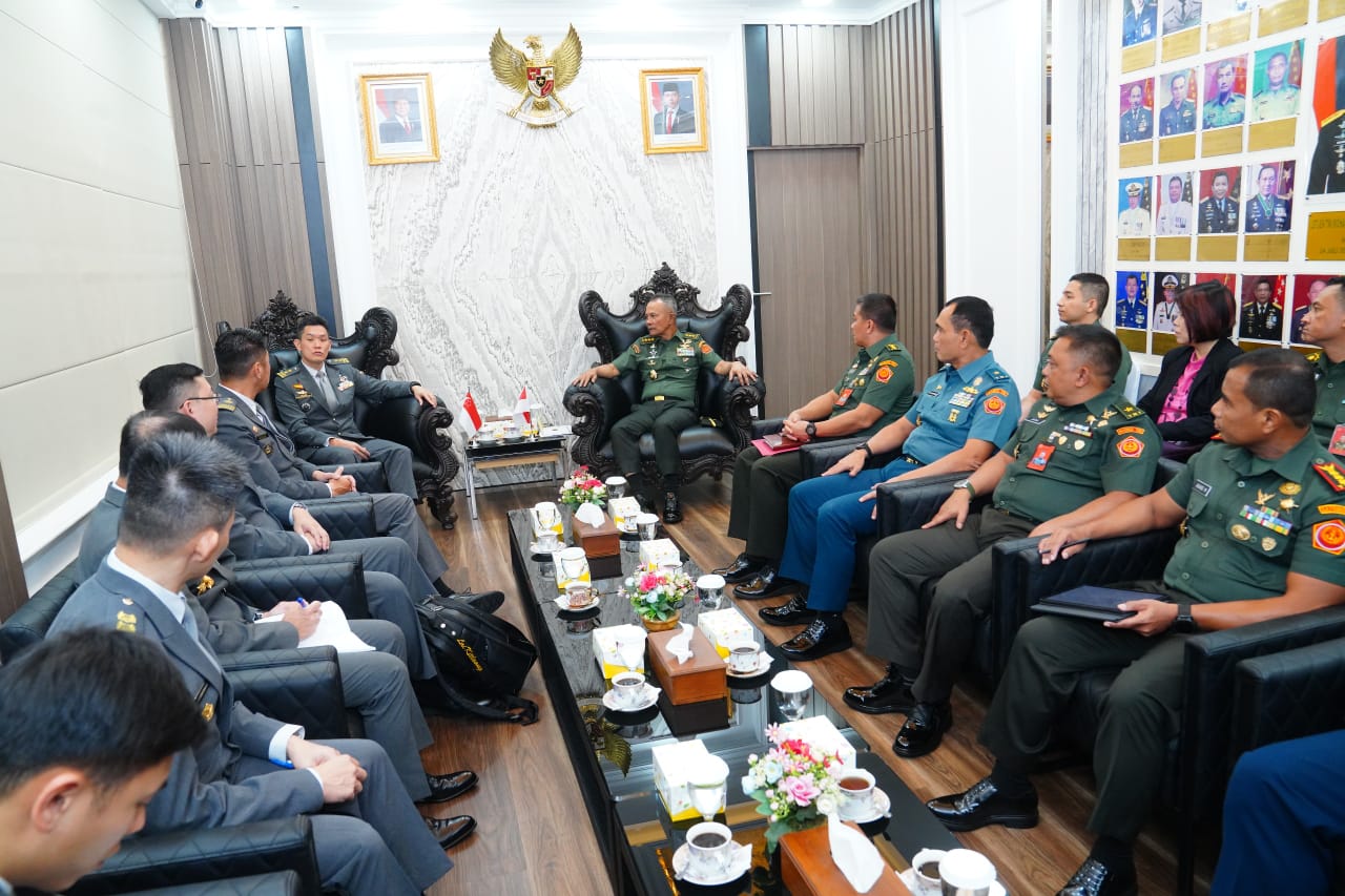 Kunjungan Kehormatan SAF Tegaskan Komitmen Baru dalam Pertahanan Siber Regional