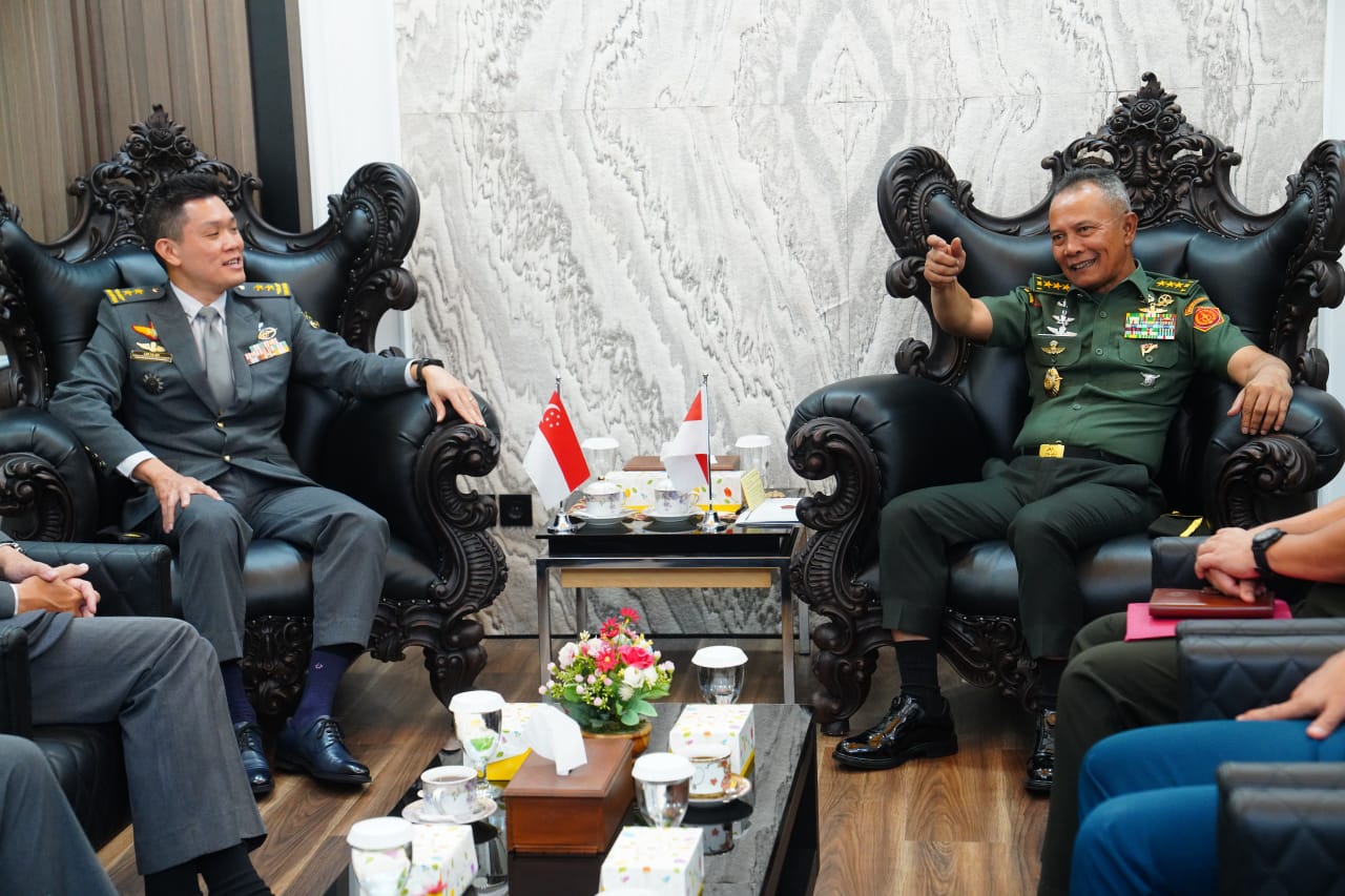 Kunjungan Kehormatan SAF Tegaskan Komitmen Baru dalam Pertahanan Siber Regional