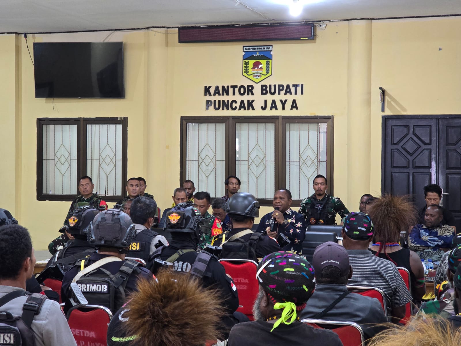 Dansatgas Yonif 715/Motuliato Hadirkan Solusi Damai dan Stabilitas di Tengah Konflik Paslon