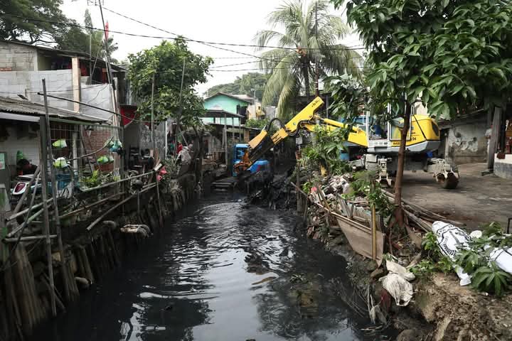 Revolusi Drainase Jakarta: Pramono Anung Luncurkan Pengerukan dan Penataan Sungai Skala Besar