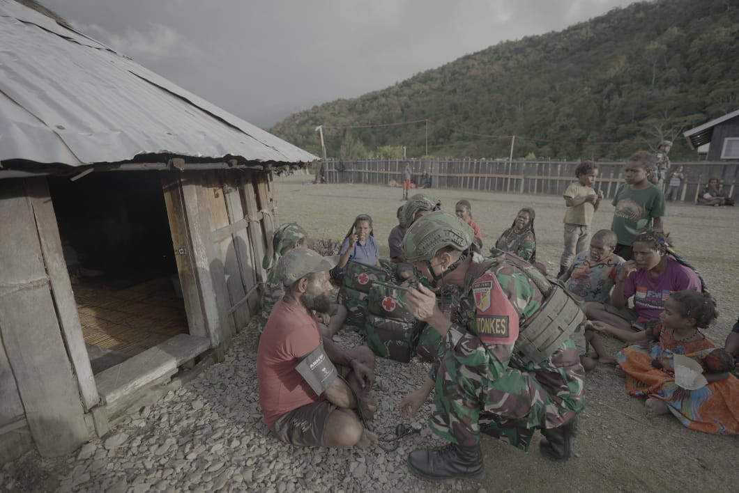 Kepedulian Satgas Yonif 715 Jadi Penyejuk Hati Warga Pegunungan Papua