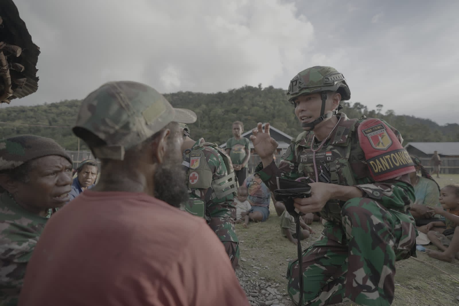 Kepedulian Satgas Yonif 715 Jadi Penyejuk Hati Warga Pegunungan Papua