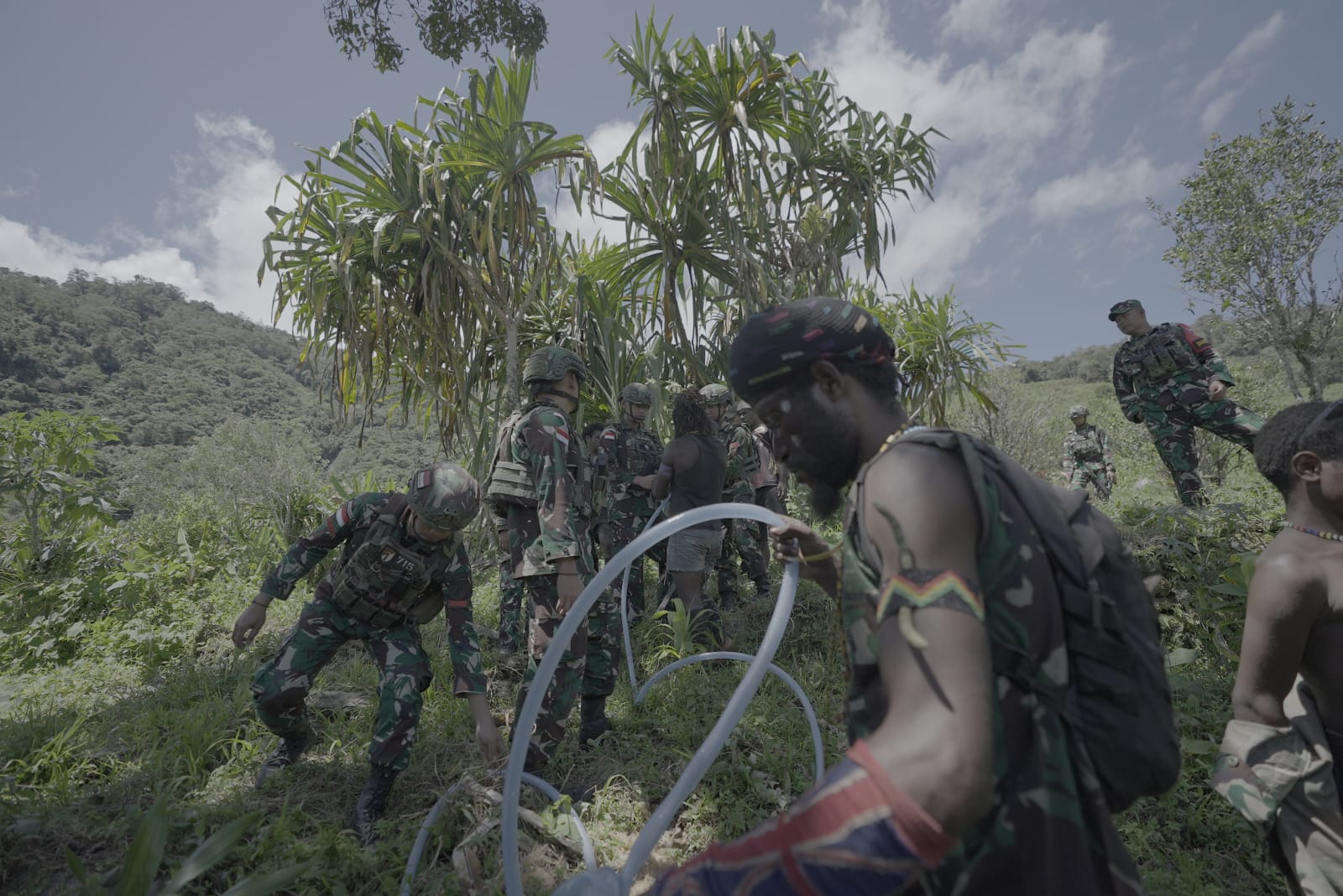 Satgas 715/Motuliato Hadirkan Solusi Air Bersih untuk Warga Perbatasan Papua