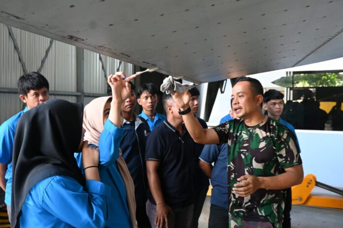 Skadron Teknik 044 Tampilkan Teknologi dan Prosedur Keselamatan Kerja kepada Mahasiswa