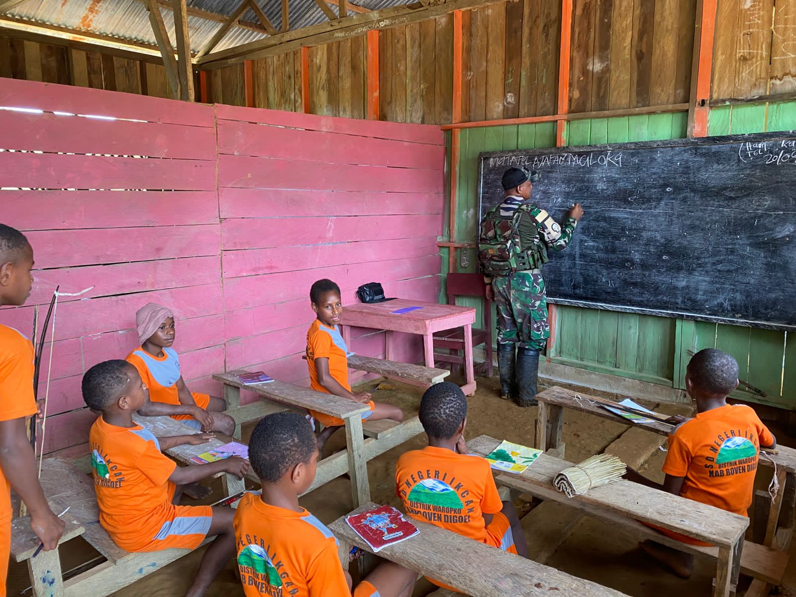 Satgas Yonif 126 Jadikan Sekolah Perbatasan sebagai Titik Terang Masa Depan