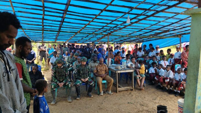 Satgas Yonif 126/KC Hantarkan Sosok Pendidik Penuh Semangat ke Peristirahatan Terakhir