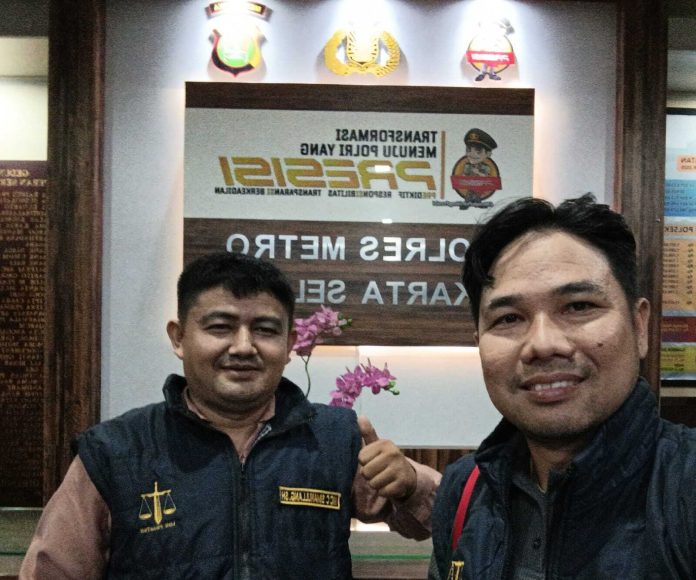 Fahmi Fitra Jaya, dan Nick Carter Manullang saat pendamping di Polres Jakarta Selatan