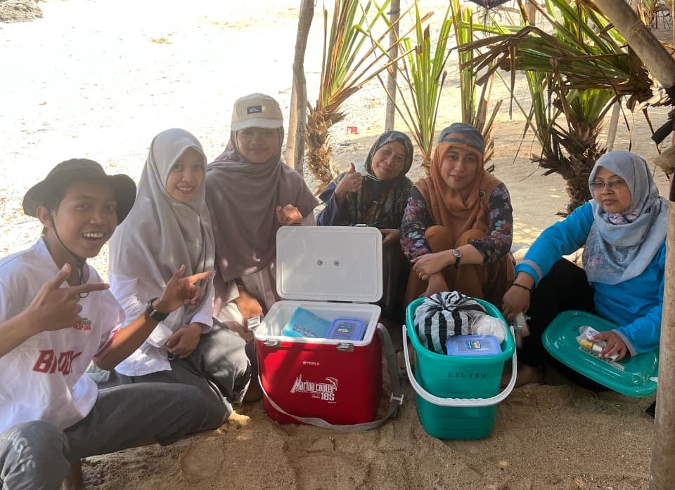 Tim Dosen Pengampu Mata Kuliah Praktikum Sistematika Cryptogamae dan asisten lab